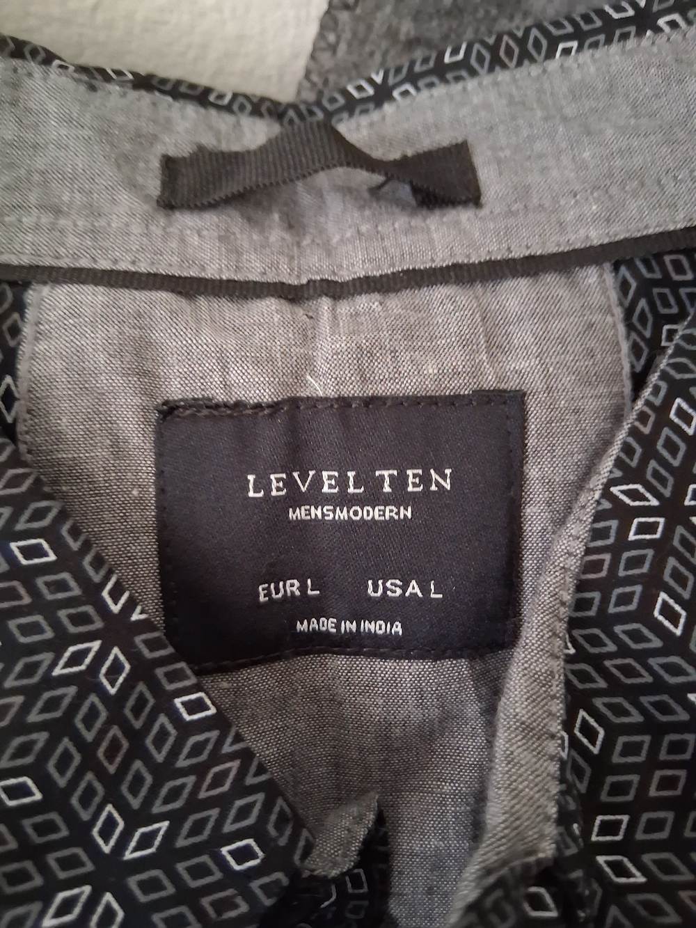 Express Men’s Black Short-Sleeve Button-up w/Tiny Geometric Print L - Picture 2 of 3